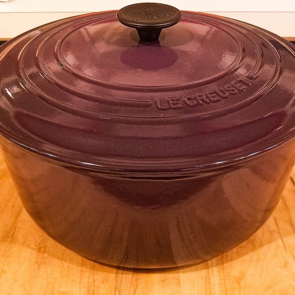 7.5 Qt. Le Creuset Round Dutch Oven Cassis